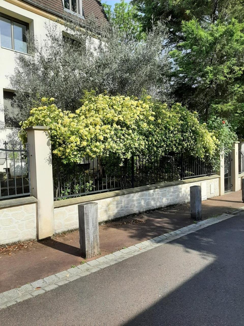 Sejour A La Chataigneraie Rueil-Malmaison Exterior photo